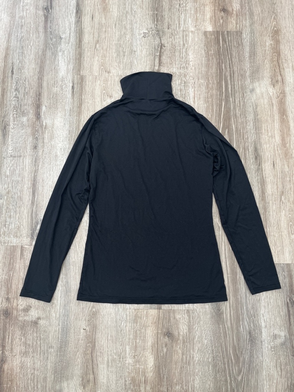 Uniqlo HEATTECH Black Long-Sleeve Turtleneck T-Shirt - Picture 3 of 6